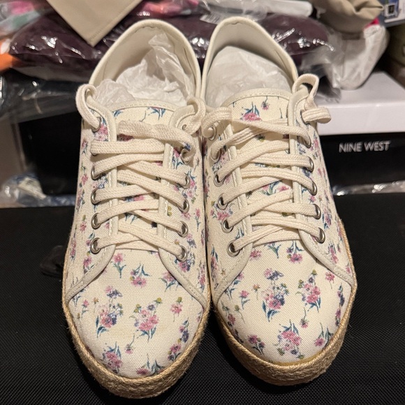 Torrid Cream Ivory Floral Canvas Platform Sneakers - Picture 9 of 9